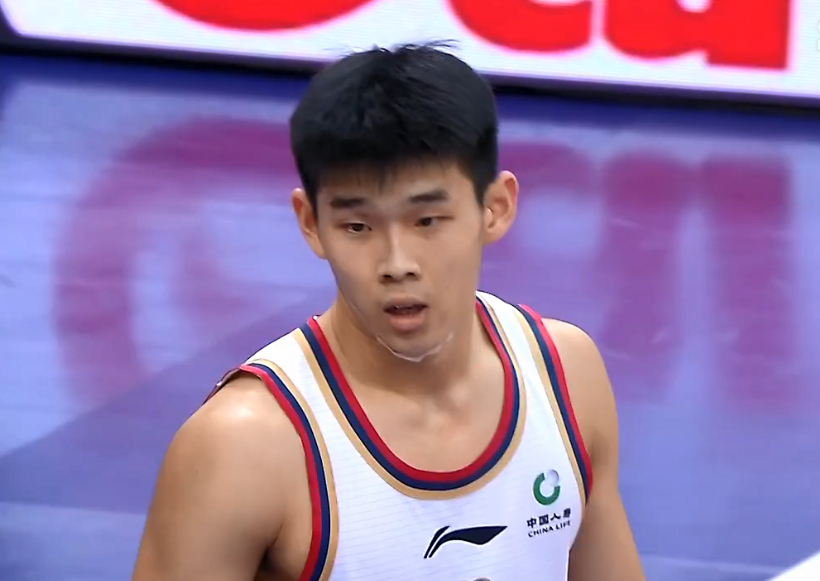 英雄联盟S15赛制-武汉三镇训练开放日，赛后队长鼓劲引欢呼，CBA常规赛在即，资深球员宣示担当的简单介绍