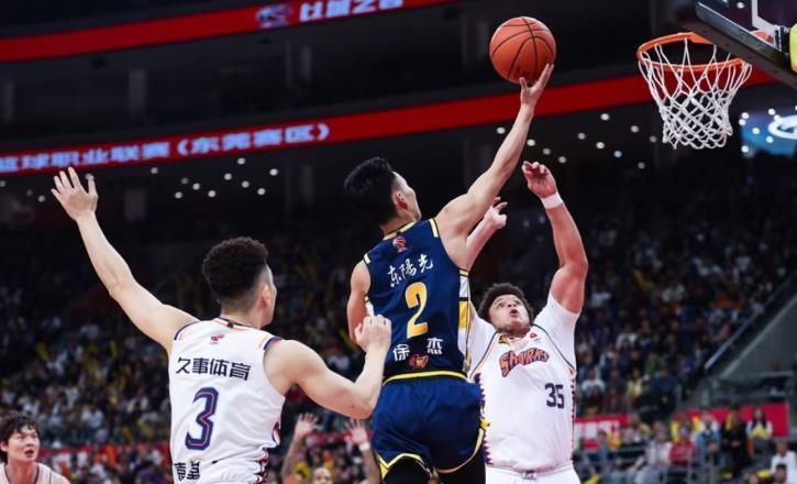 英雄联盟S15赛制-CBA季后赛倒计时，上海久事今晚再遭质疑，细节引发关注，悬念犹存，更衣室氛围转暖的简单介绍