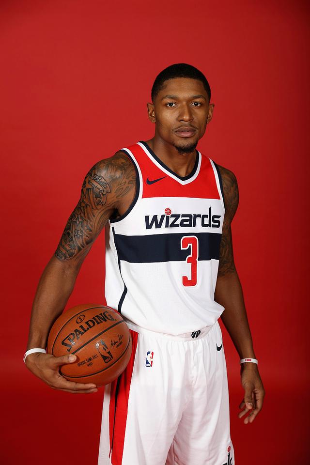 Lol-风云突变！菲尼克斯太阳转会期复出首秀，NBA总决赛版图或变，气氛紧张，球队文化再被提及的简单介绍