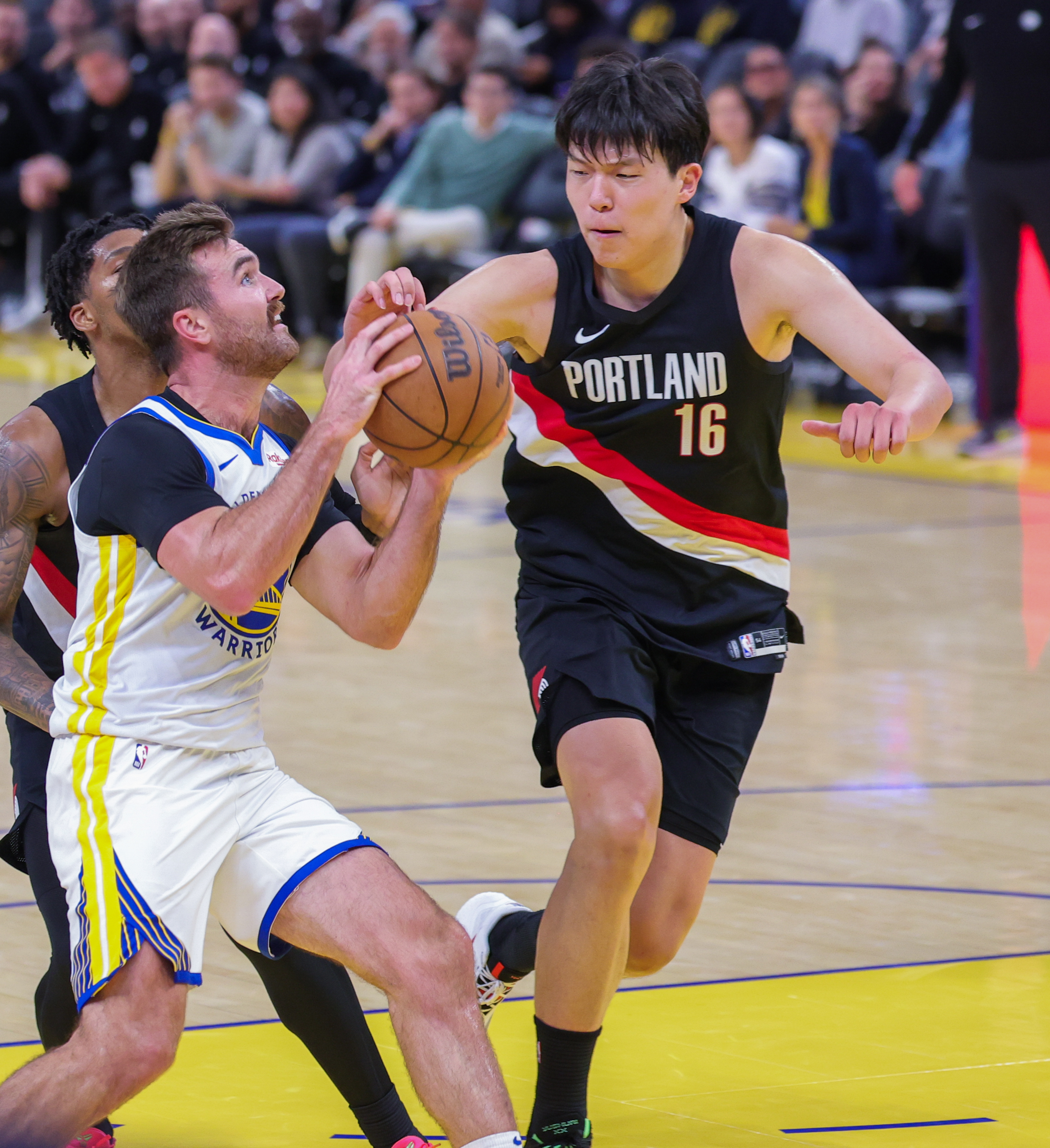 英雄联盟S15赛制-包含冲刺阶段NBA季后赛传出新动向，印第安纳步行者内部沟通，管理层表态：引发热议，临场指挥获称赞的词条