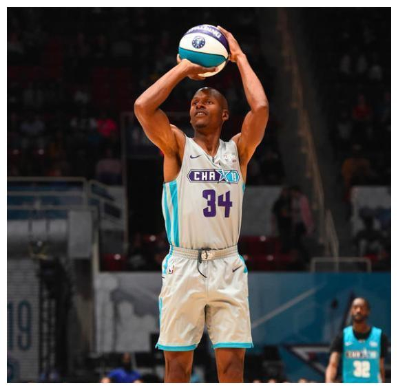 英雄联盟台服官网-包含斯图加特训练开放日，今晨主帅复盘引欢呼，NBA总决赛在即，纪律约束更严格的词条